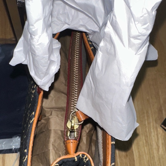 Dooney & Bourke NWT Black and Gold Designer Tote Bag - Picture 5 of 6